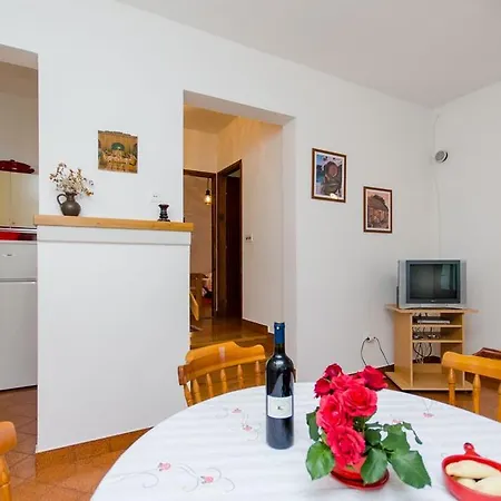 Apartment Antun